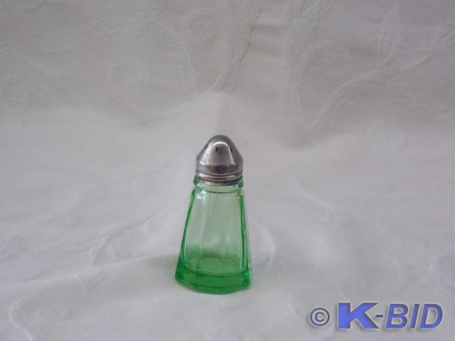 Green Depression Glass Shaker Ancho...