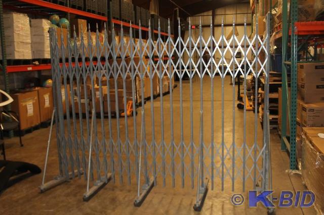 lot 10 image: -Metal Expanding Gate -Good working...