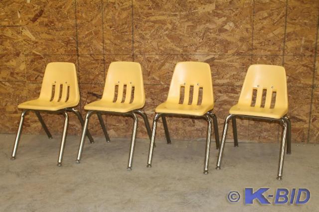 lot 163 image: -Lot of 4 VIRCO small chairs (yello...