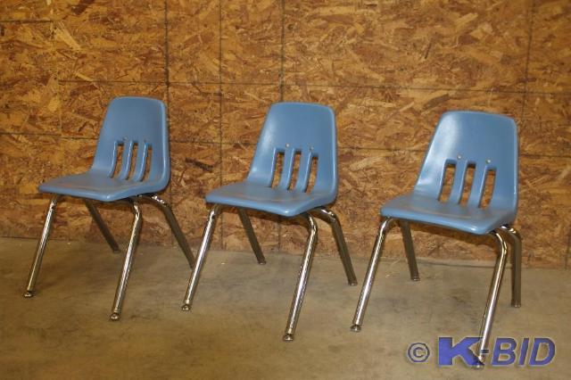 lot 171 image: -Lot of 3 VIRCO&nbspsmall chairs (...