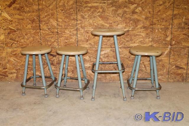 lot 190 image: -Lot of 4 small art stools -Adjusta...