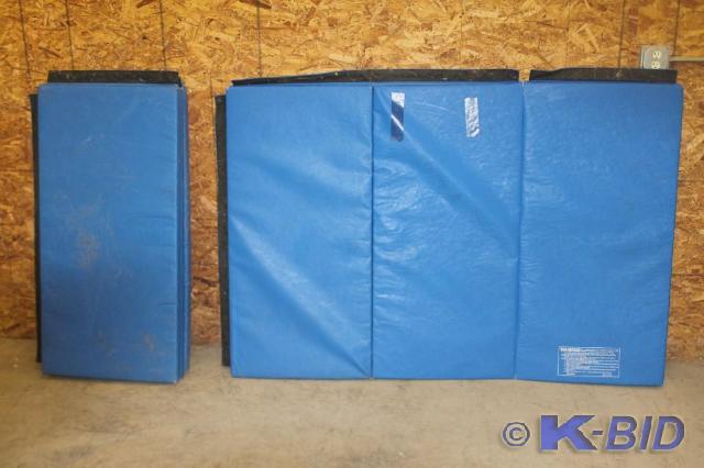 lot 254 image: -Lot of 2 foldable tumbling mats -U...