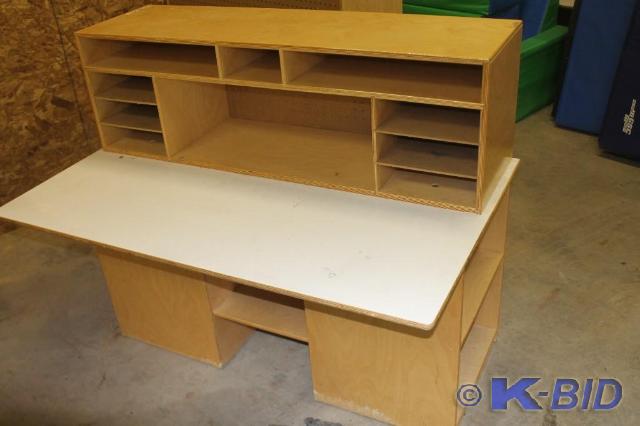lot 258 image: -Desk with lots of storage space -M...