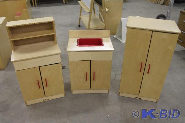lot 262 image: -Lot of 3 pieces -Ranging in size f...