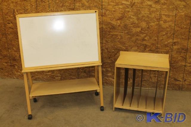 lot 263 image: -Lot of 2 wooden pieces -(1) mobile...