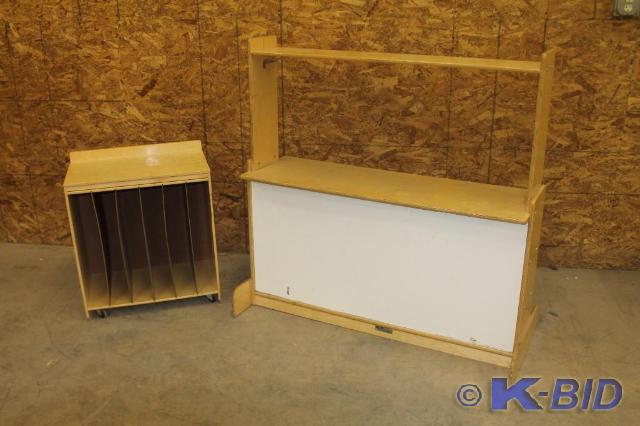 lot 264 image: -Lot of 2 wooden childrens pieces ...