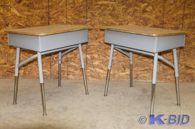 lot 81 image: -Lot of 2 student desks â-Gre...