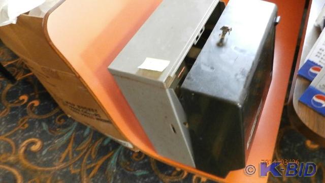 Paper Towel Dispenser With Key