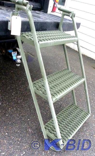 lot 69 image: U.S. Military Surplus Vehicle Ladde...