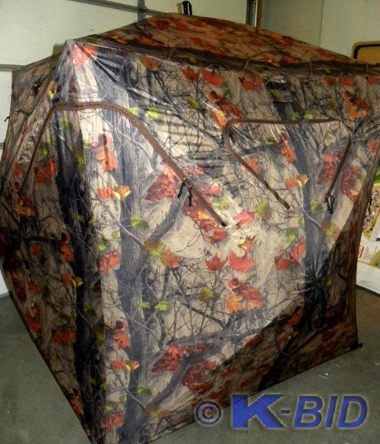 lot 9 image: Team Whitetail 5-hub Blind, scent c...