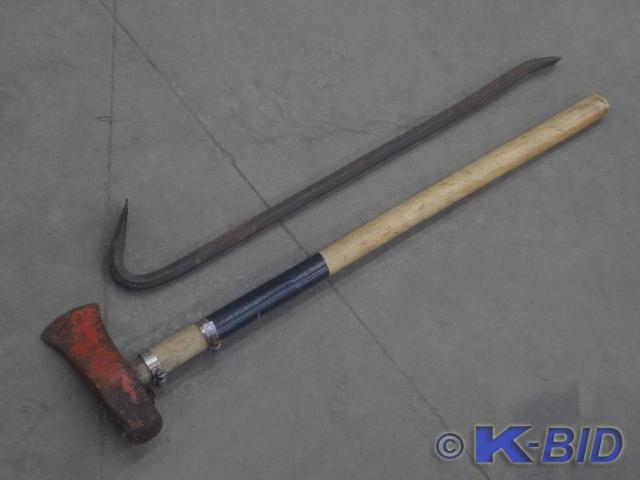 (1) Wood Handles Maul &amp (1) Pry...