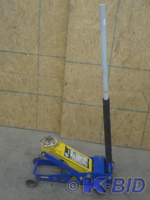 lot 13 image: Astroline 250DF 2.5-Ton Floor Jack