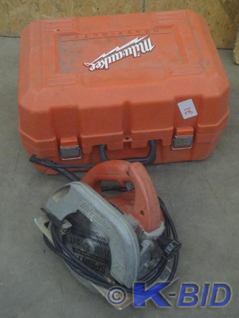 lot 21 image: Milwaukee 7.25 Circular Saw With C...