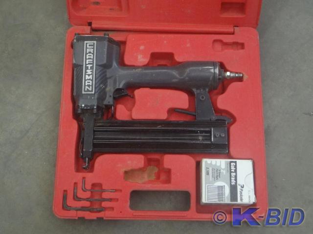 lot 26 image: Craftsman Pneumatic Brad Nailer Wit...