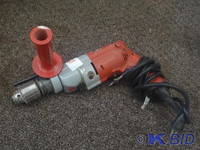 lot 28 image: Milwaukee 12 Magnum Combination D...