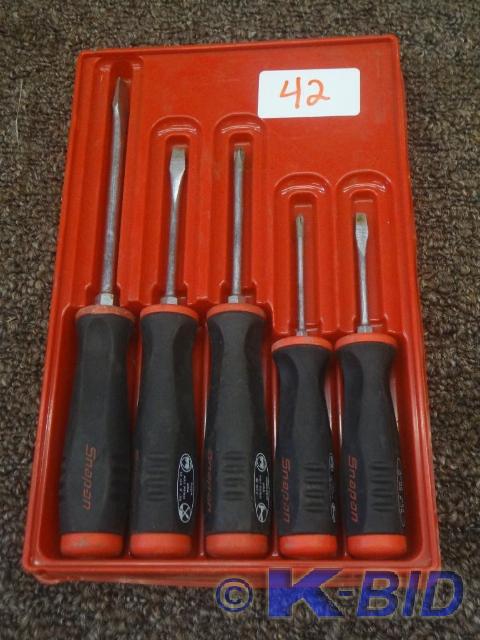 lot 42 image: Snap-On 5-Piece SGD Series Screw Dr...