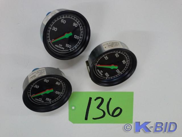lot 136 image: 3 gauge air pressure, Gillig 2300 ...