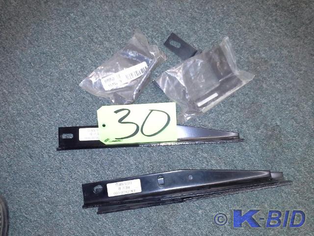 lot 30 image: BRACKET INTERCOOLER TUBE MTG REAR O...