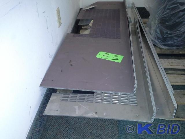 lot 33 image: GUARD ENGINE BELT GILLIG 45-23039-0...