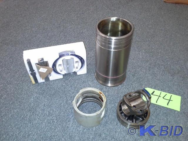 lot 44 image: KIT ENGINE CYLINDER R23532556 50 SE...
