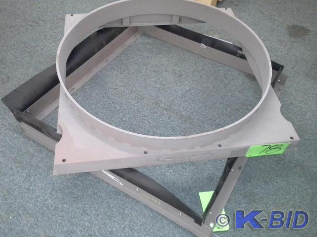 lot 78 image: SHROUD RADIATOR 1998 NEW FLYER 0439...