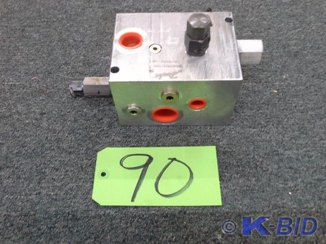 lot 90 image: VALVE FAN CONTROL 53-28224-004 GILL...