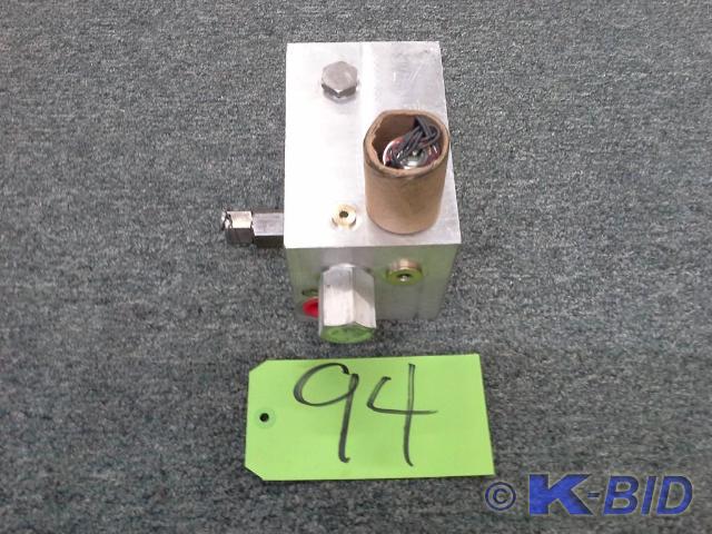 lot 94 image: VALVE FAN CONTROL 53-28224-004 GILL...