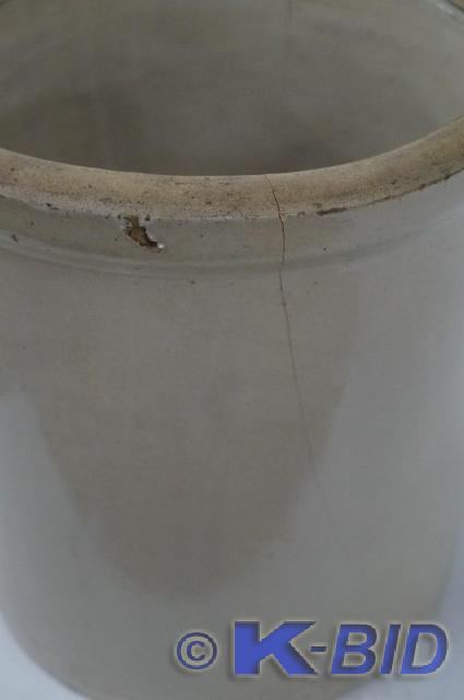 #2 Redwing crock has cracks in it