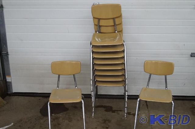 Lot of 10 chairs