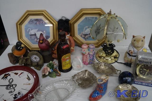 Lot of clocks and figurines&nbsp