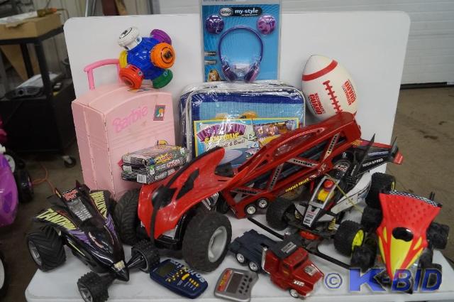 Lot of 4 remote control cars and to...
