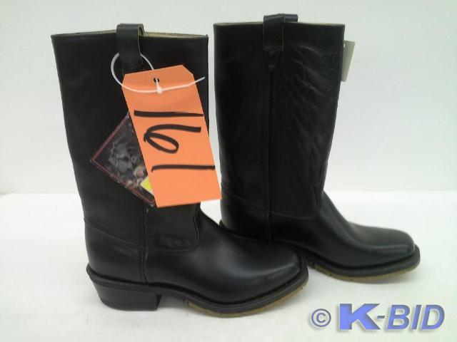 Mens cowboy boots size 8.5...