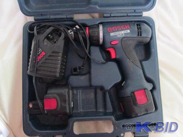 Bosch compact 9.6 v drill. Comes wi...