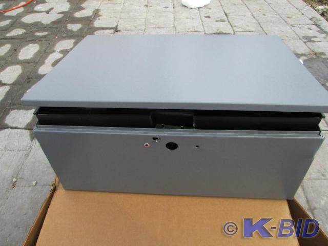Metal cash box with plastic tray. S...