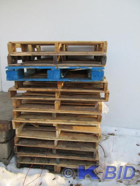 Lot of 13 pallets in fair condition