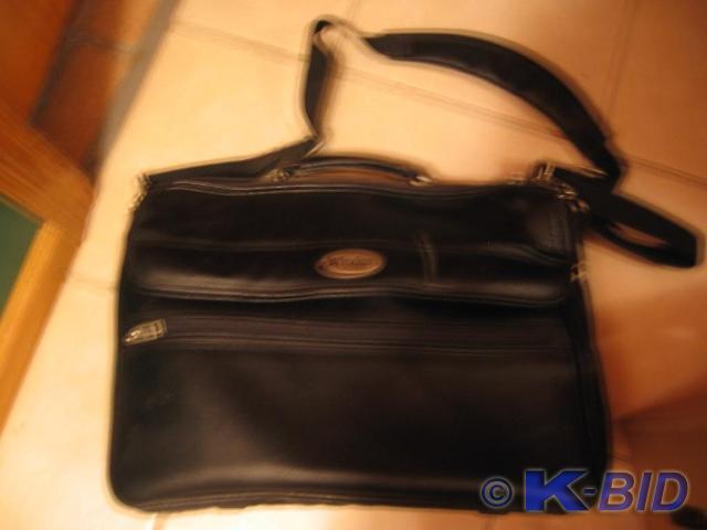 lot 104 image: Computer laptop bag with inner foam...