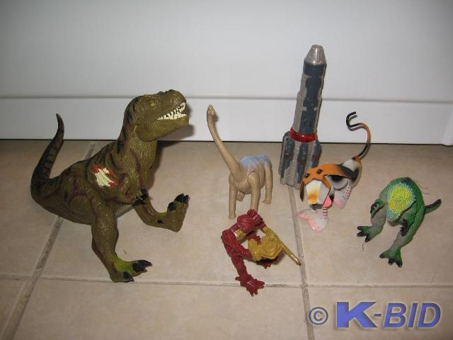lot 115 image: Lot of dinosaurs