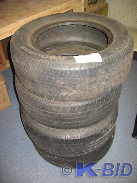 lot 124 image: Set of 4 Roadmaster tires 94T 215 ...