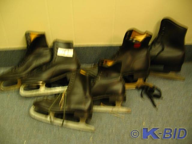lot 152 image: 3 Pair mens figure ice skates, siz...