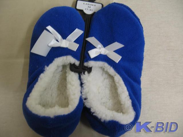 lot 170 image: Ladies size medium (7-8) blue slipp...
