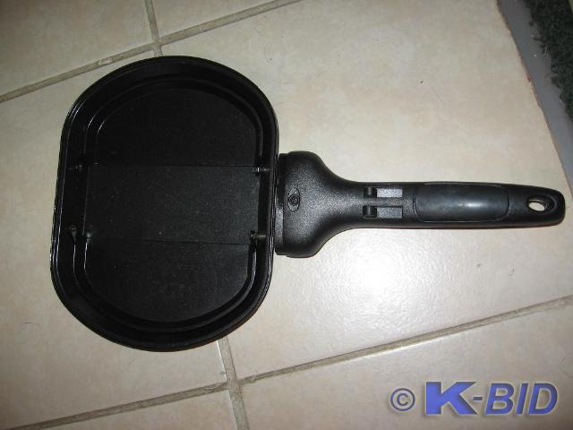 lot 32 image: Self flipping griddle, very clean