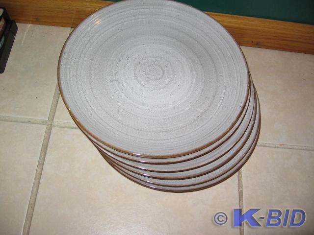 lot 34 image: Set of 6 plates from Target