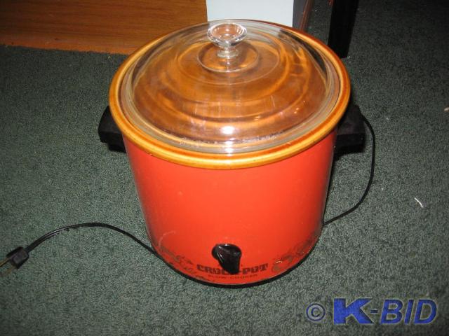 lot 35 image: Crock pot, all one piece plus lid