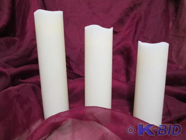 lot 12 image: Set of three small battery operated...