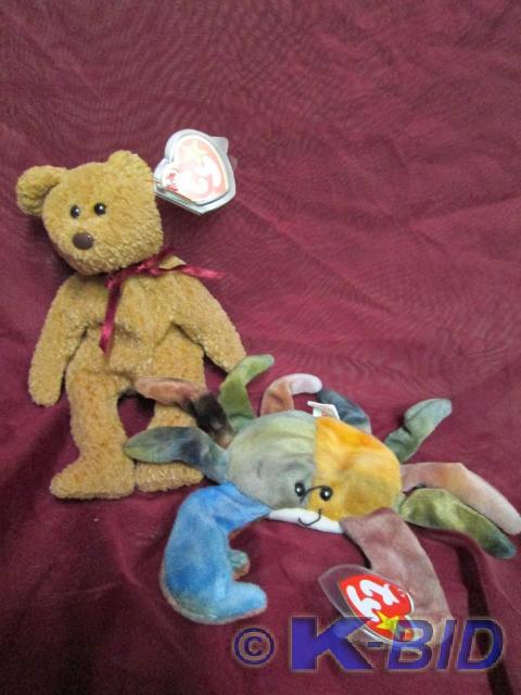 lot 121 image: Ty Beanie Babies. Curly the bear an...