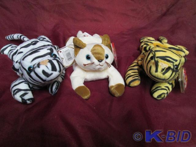 lot 138 image: Ty Beanie Babies. Blizzard the whit...
