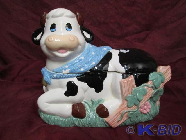 lot 150 image: Cow cookie jar. No chips or cracks ...