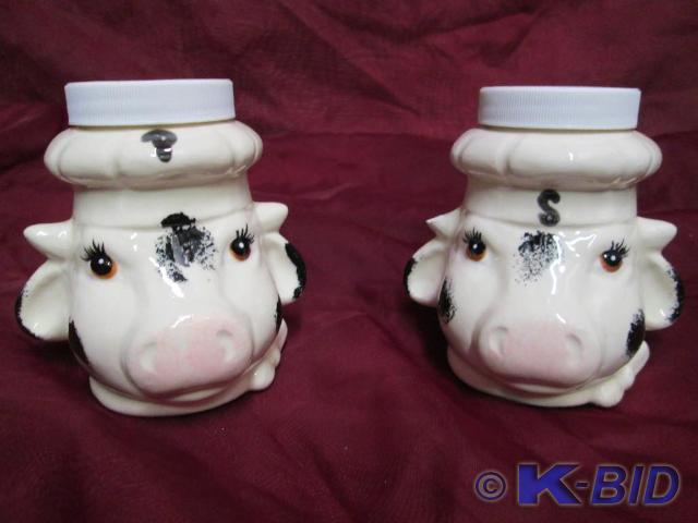 lot 152 image: Cow salt and pepper shakers. Porcel...