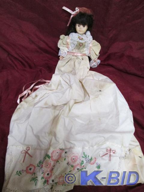 lot 183 image: Vintage porcelain doll in a long wh...
