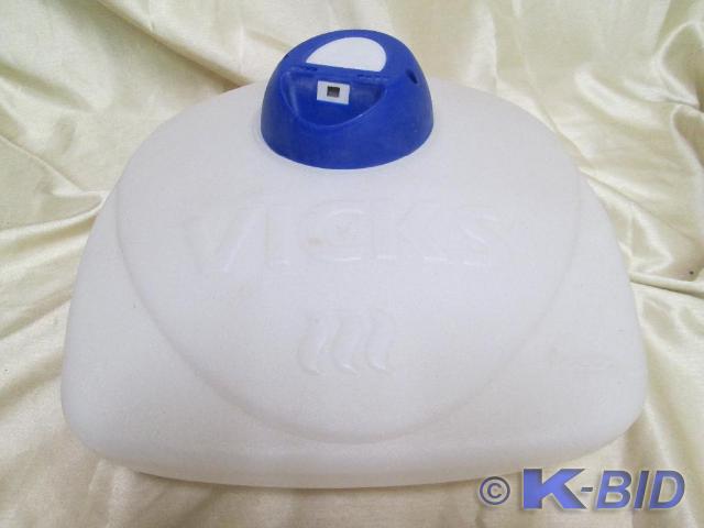 lot 197 image: Vicks warm air steamerhumidifier. ...